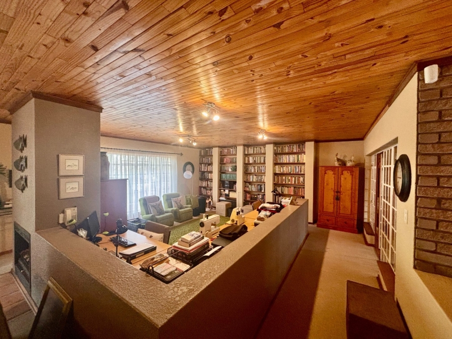 5 Bedroom Property for Sale in Wilkoppies North West